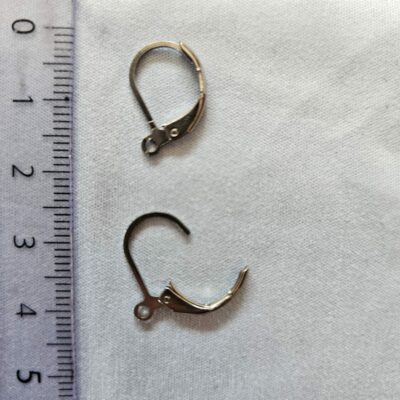 Attache en inox pour les boucles d'oreilles